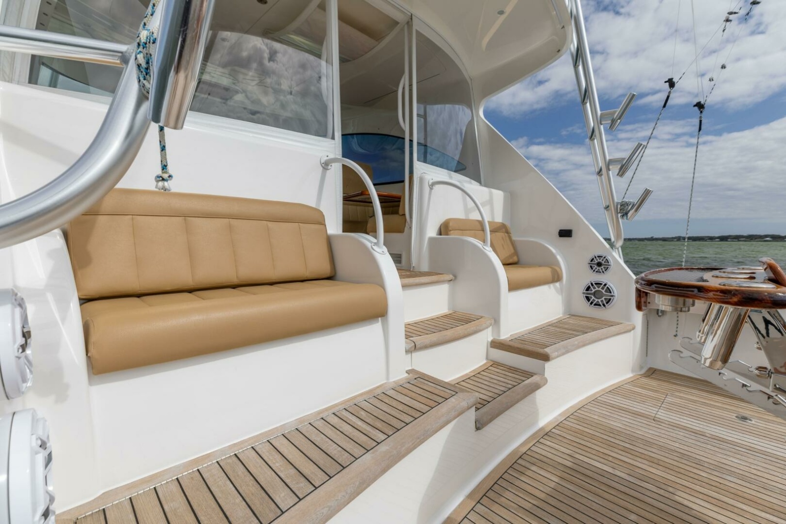 52' 2015 Viking 52 Sport Tower