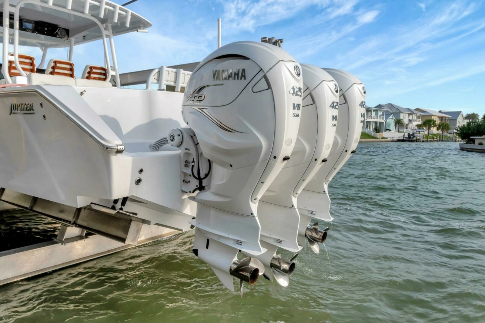 2023 Jupiter 43 Center Console 