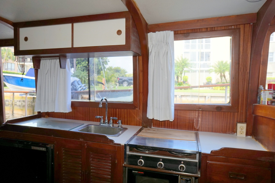 1981 Albin Trawler
