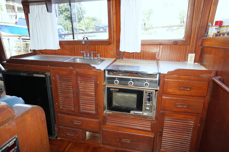 1981 Albin Trawler