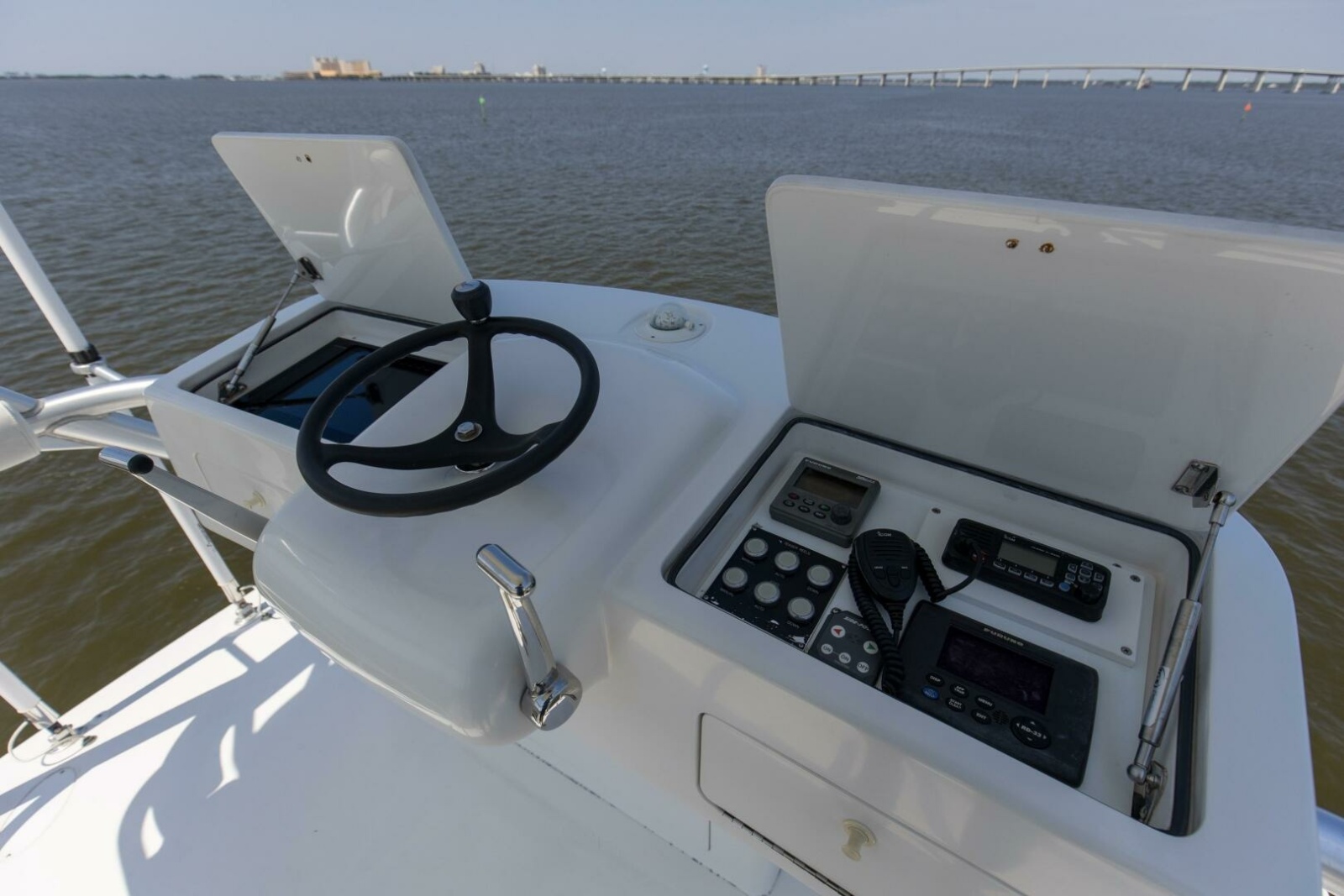 64' 2007 Viking 64 Enclosed Bridge