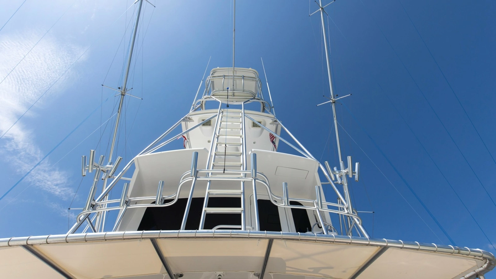 2005 61 Viking Enclosed Bridge Kelkat Rear Deck (13)