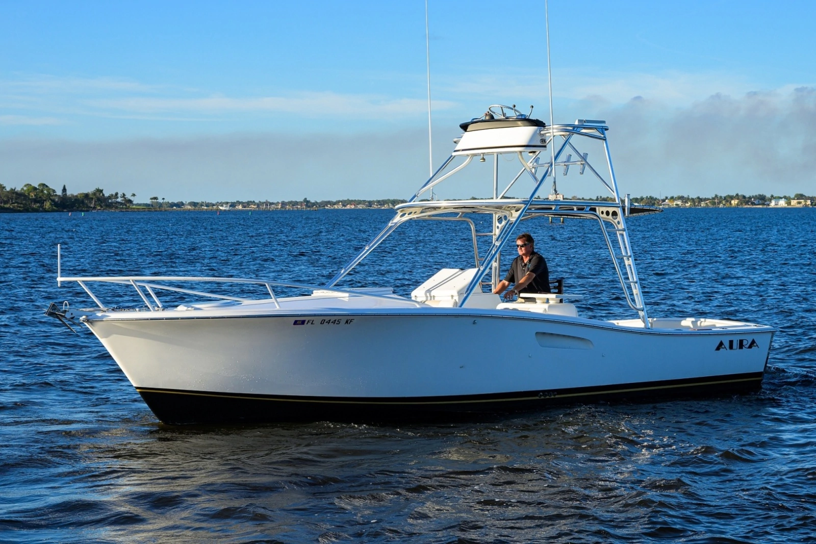 Aura 28 Heron's Catch - Exterior Profile
