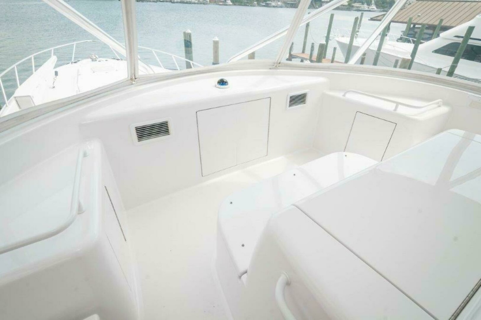60' 2016 Hatteras GT60