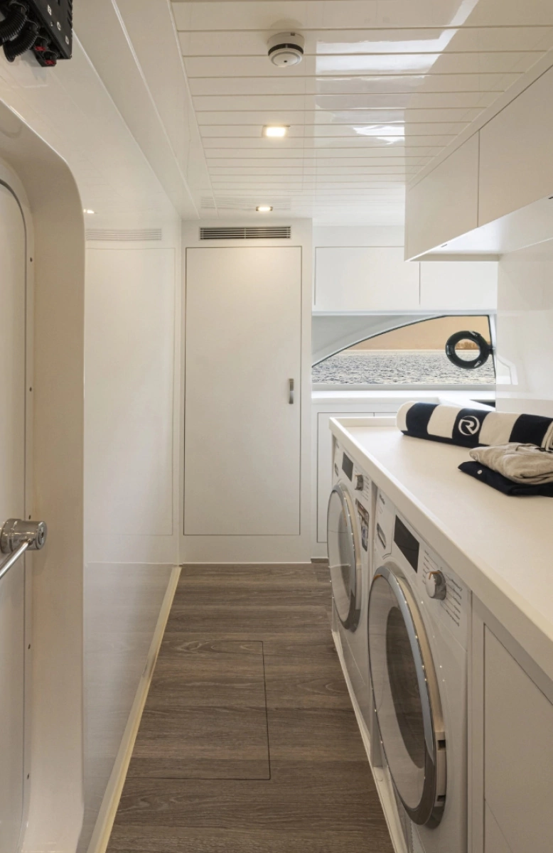 645 SUV 65ft Riviera Yacht For Sale