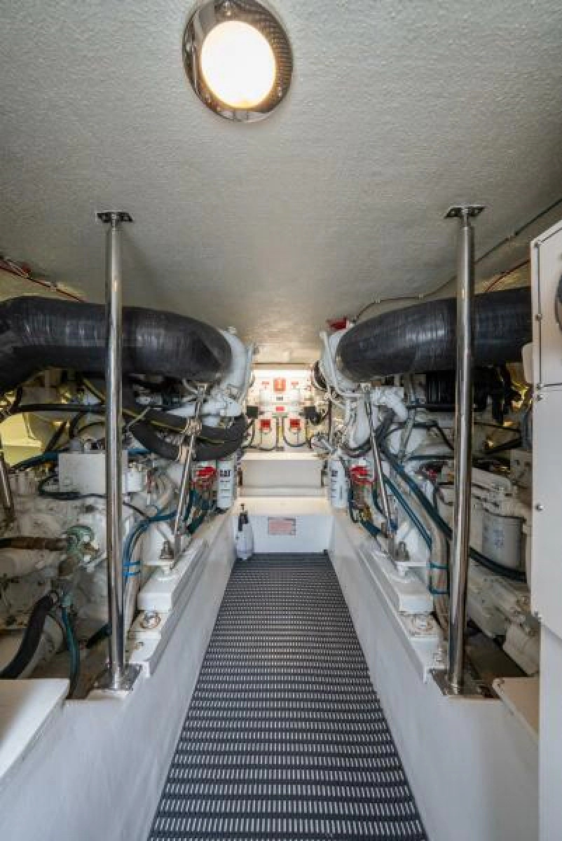 2001 Hatteras Convertible 50