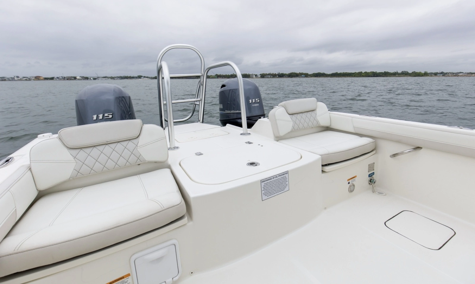 2024 World Cat 230 DC Aft (3)