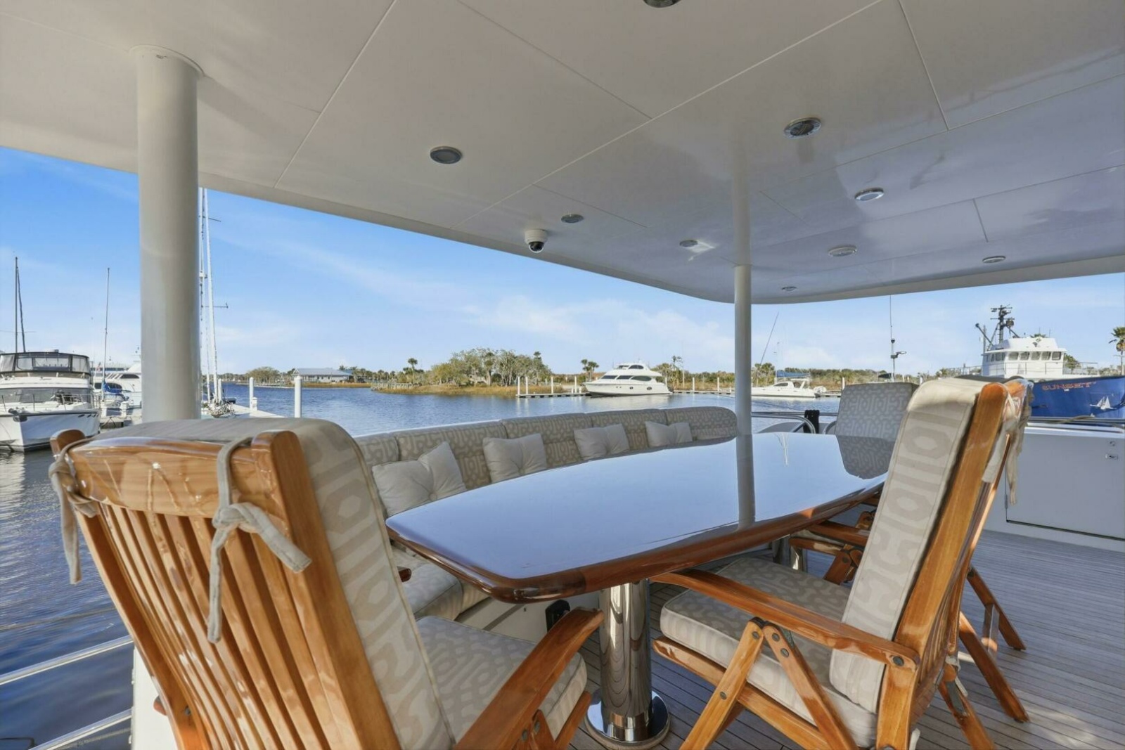 Cheoy Lee 95 FOOTLOOSE - Main Deck Aft