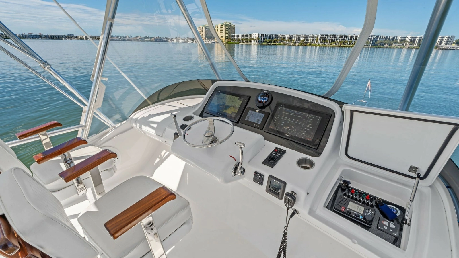 Flybridge Helm with Dual Seating