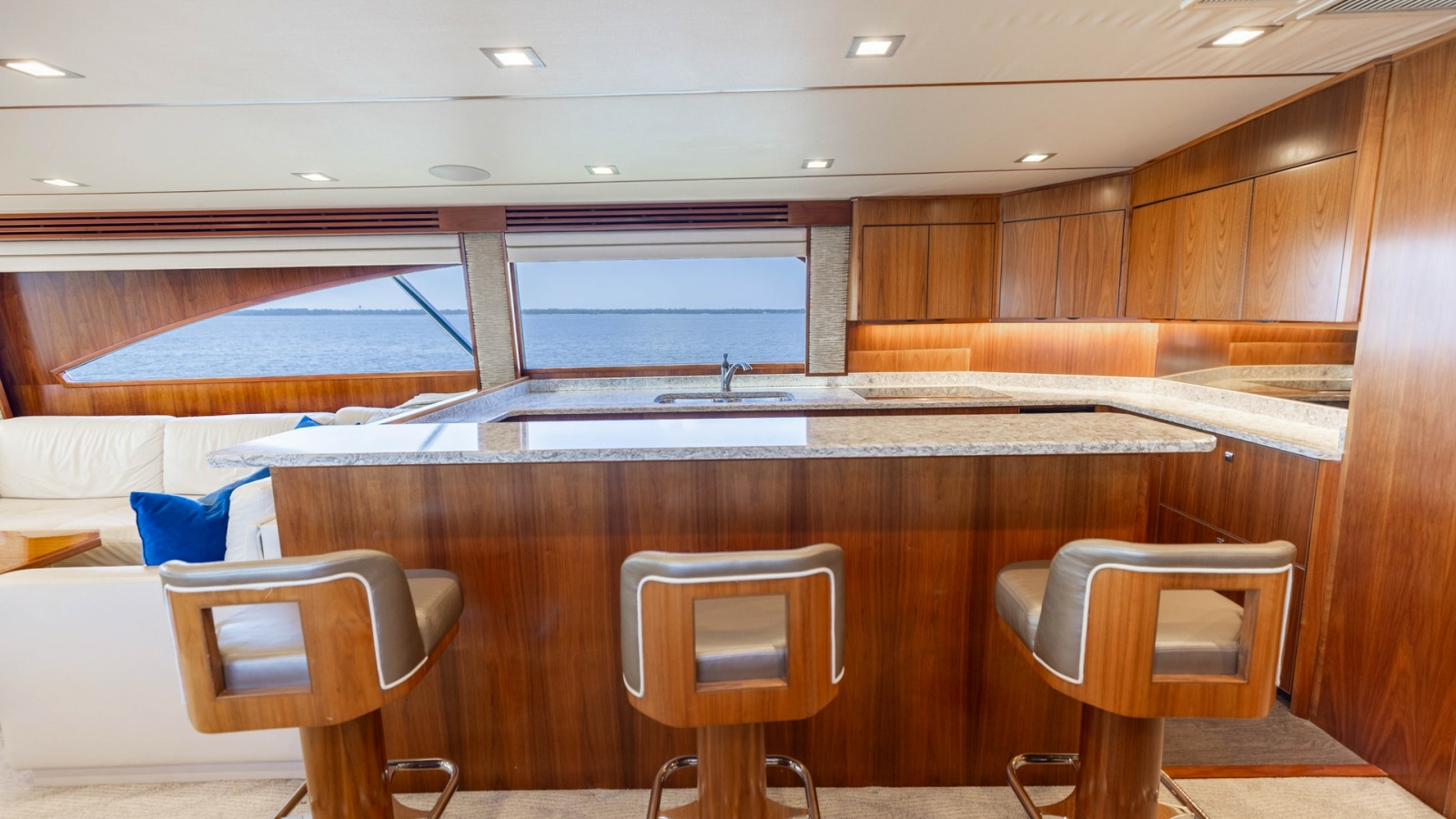 80' 2016 Viking 80 Convertible