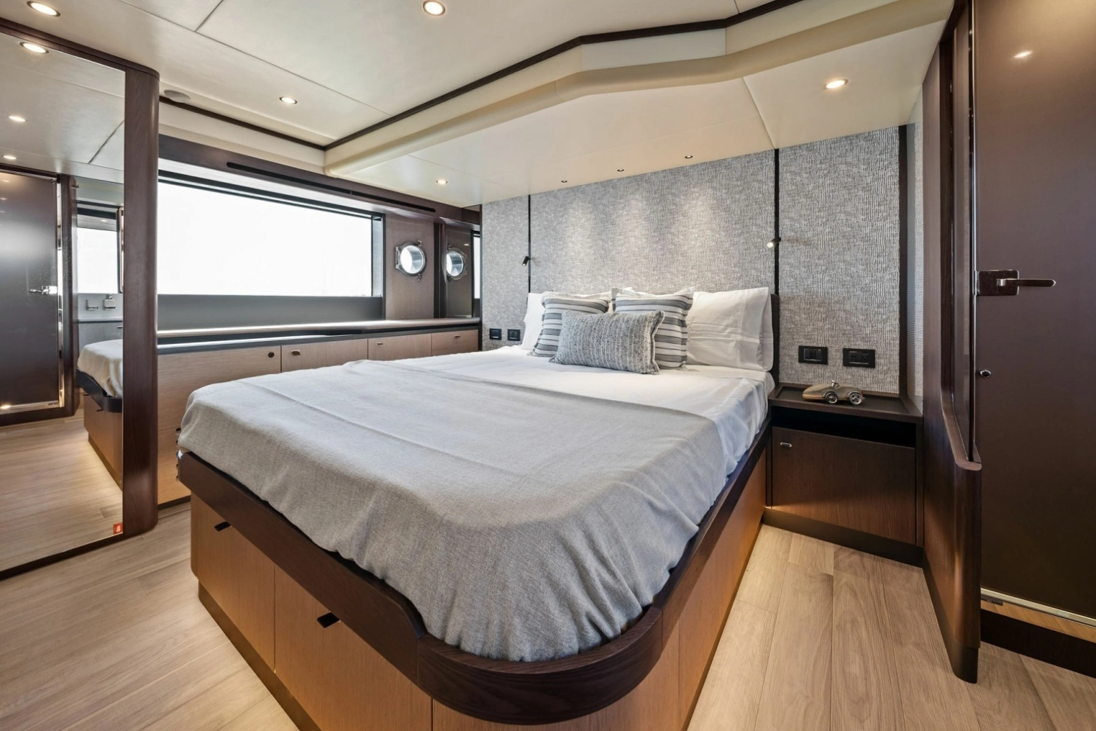 New 2027 56 Absolute Fly 56ft Absolute Yacht For Sale