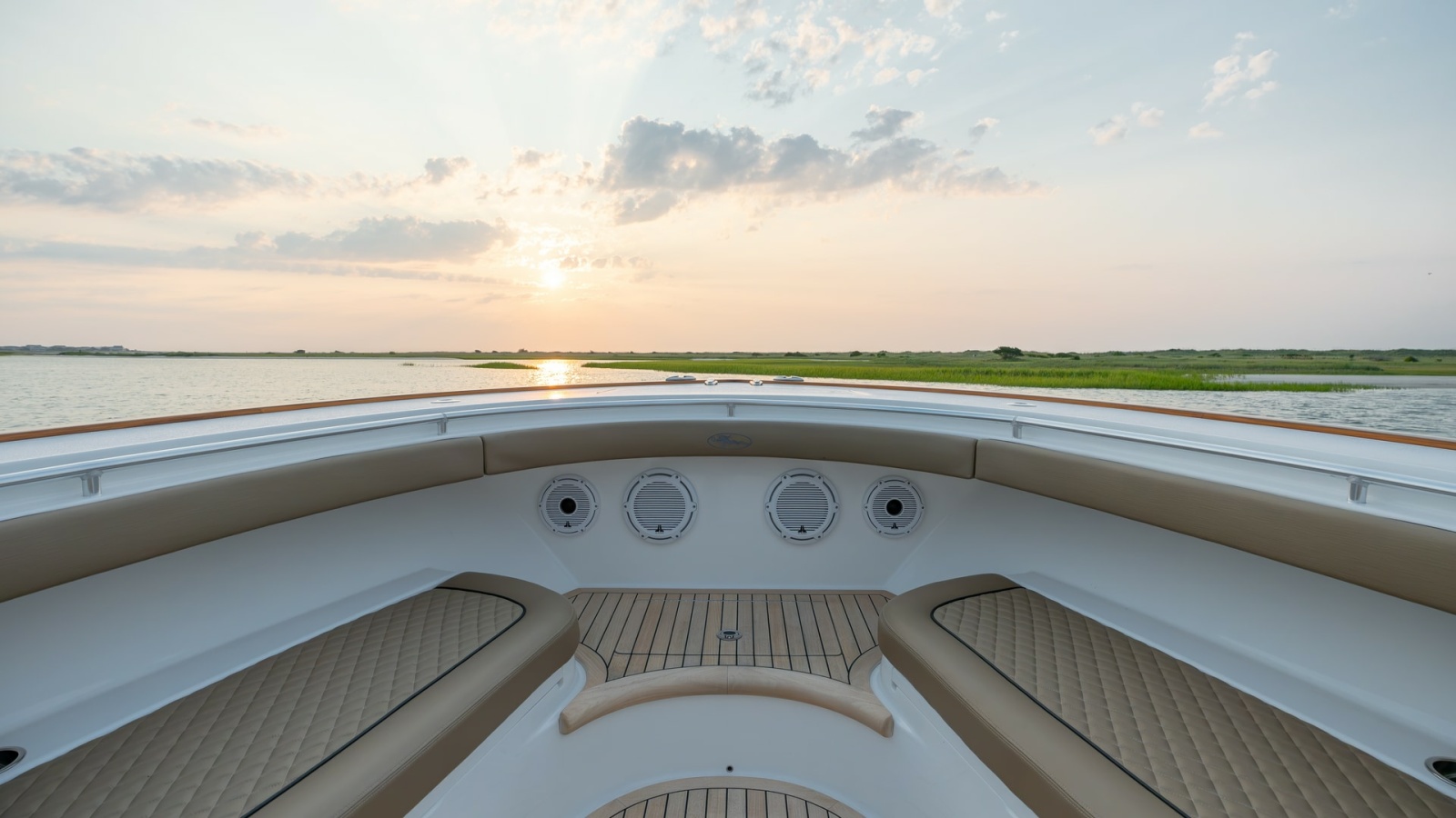 Spacious Bow Seating Area