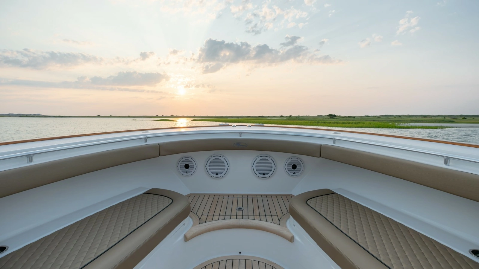 Spacious Bow Seating Area