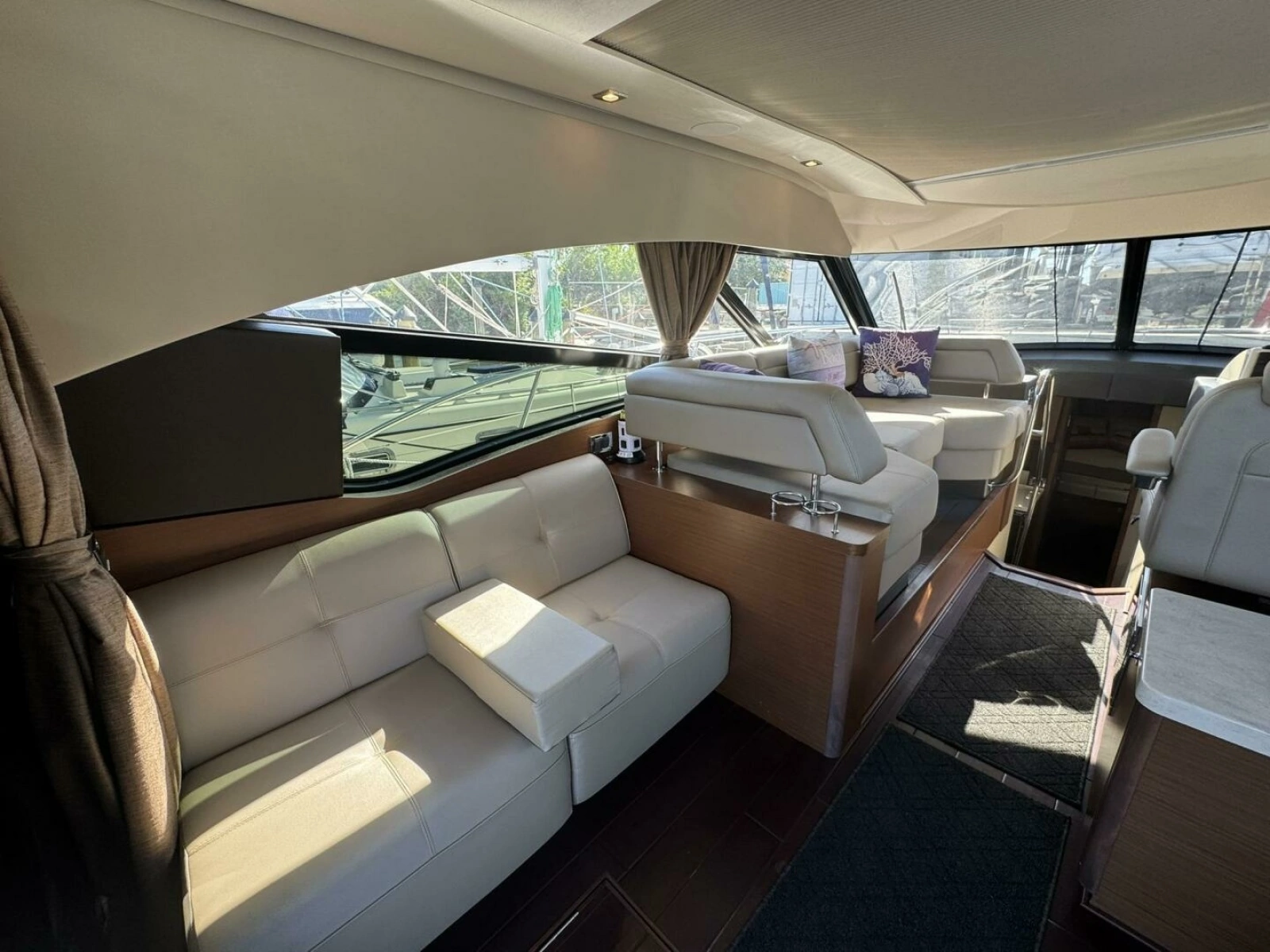 2016 Sea Ray 470 Sundancer photo 11