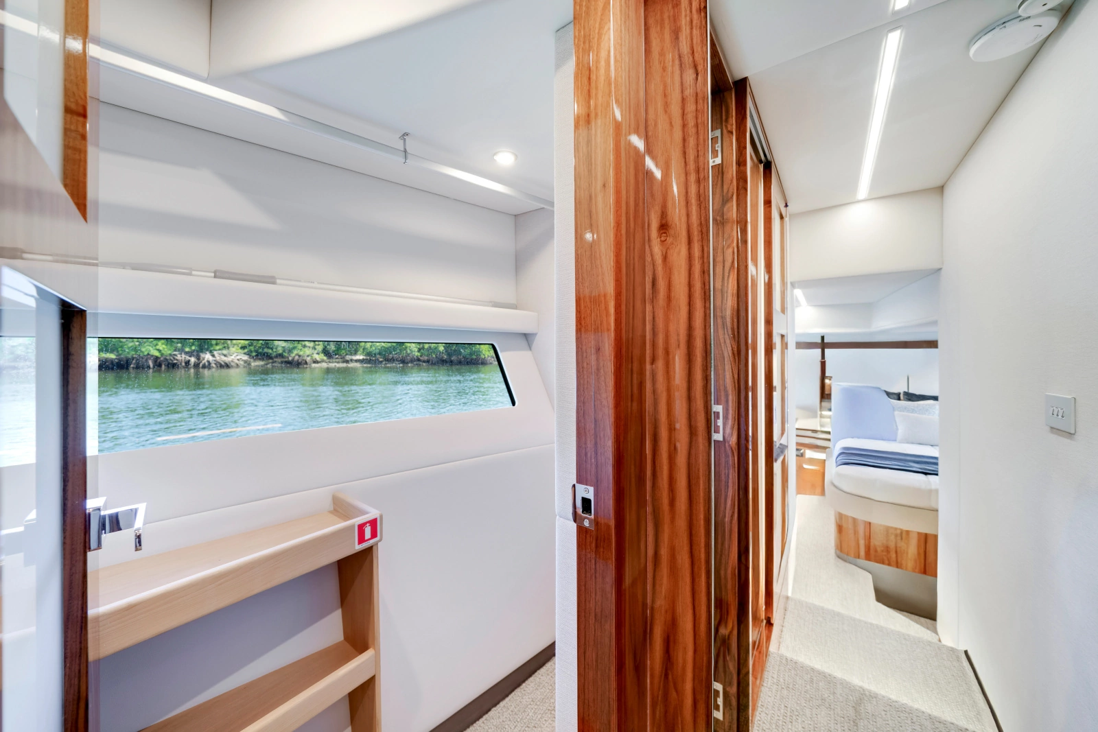 50 SPORTS MOTOR YACHT 50ft Riviera Yacht For Sale