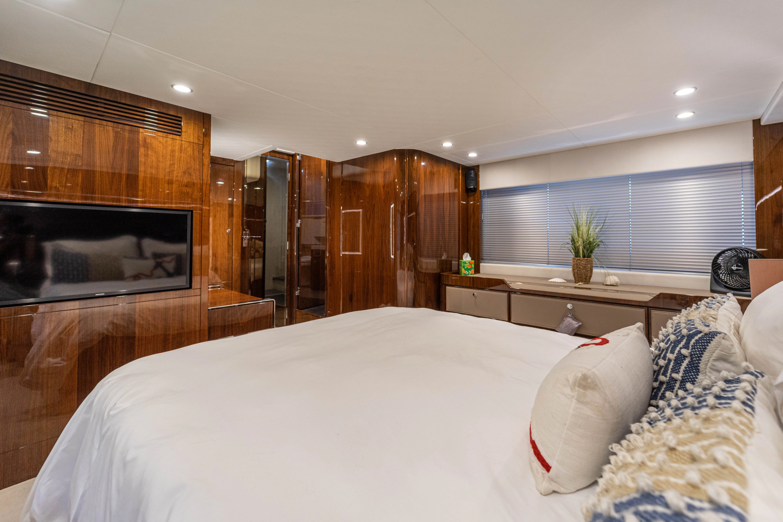 2019 Fairline Squadron 53