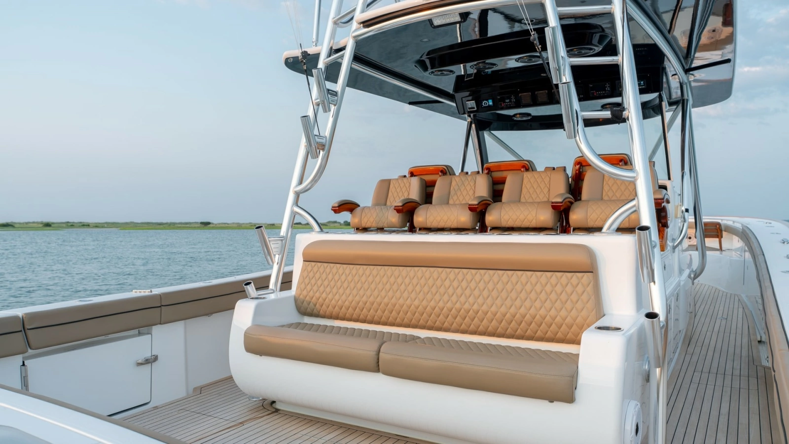 Spacious Helm Seating Area
