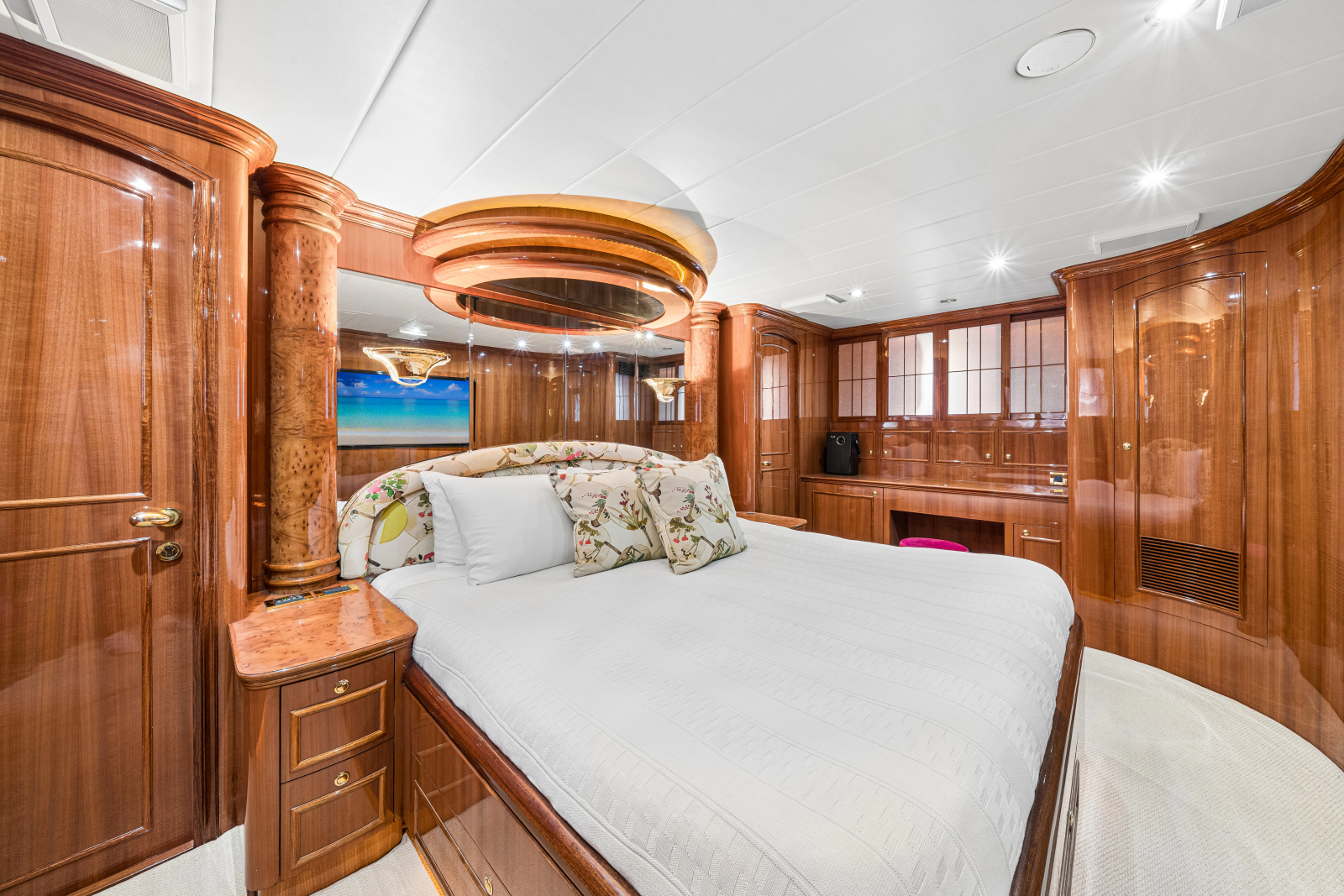 2006 Horizon 82 Skylounge