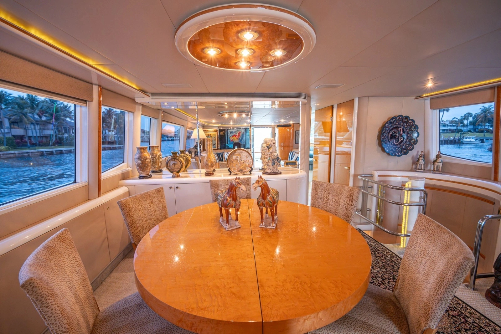 2000 Lazzara Yachts Skylounge