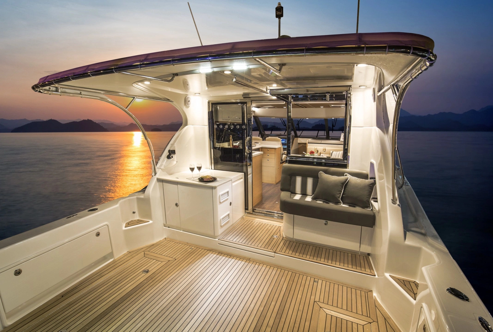 445 SUV 44ft Riviera Yacht For Sale
