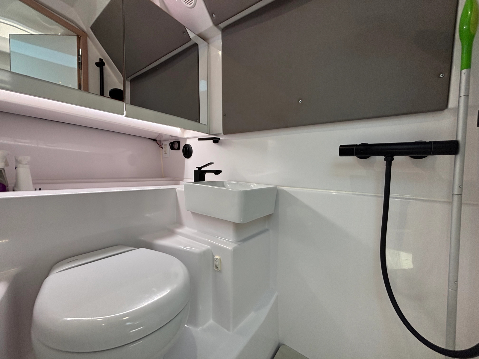 2022 Axopar 45 XC Cross Cabin