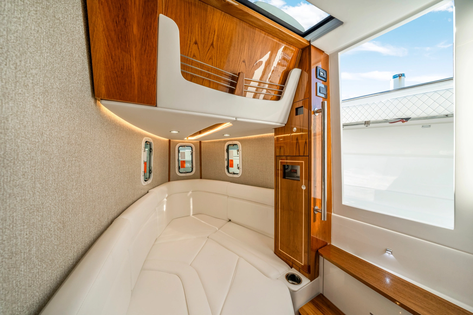 42ft HCB Yacht For Sale