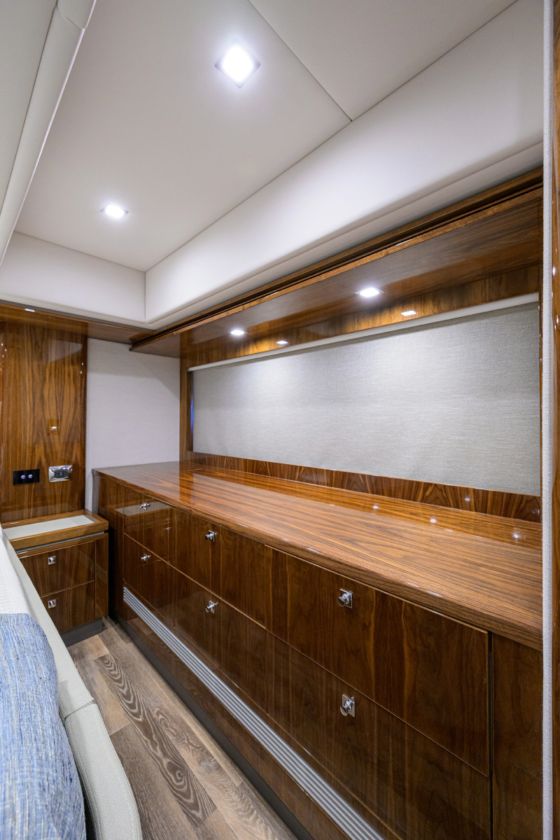 2023 Riviera 5400 Sport Yacht