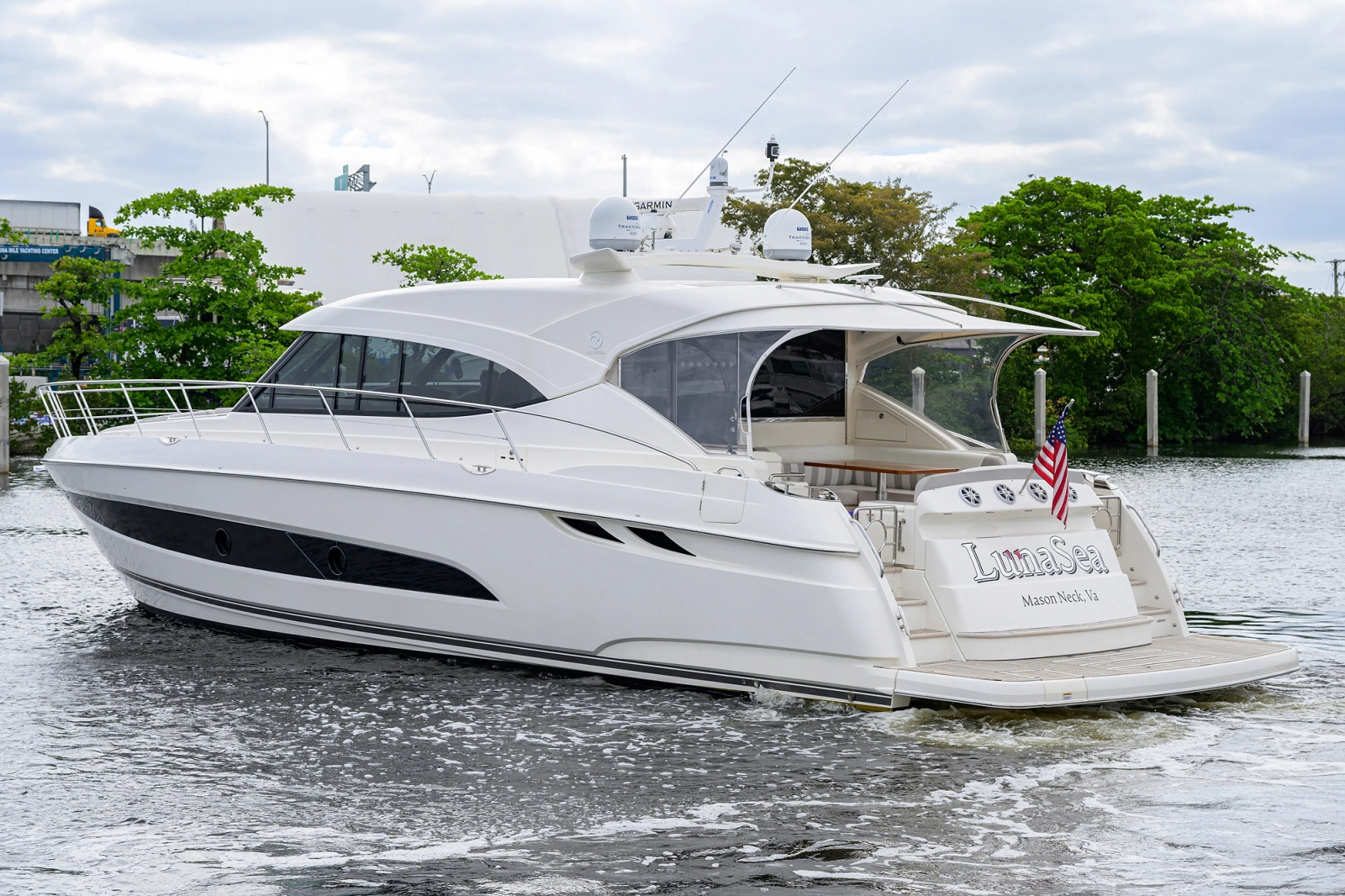 2019 Riviera 5400 Sport Yacht