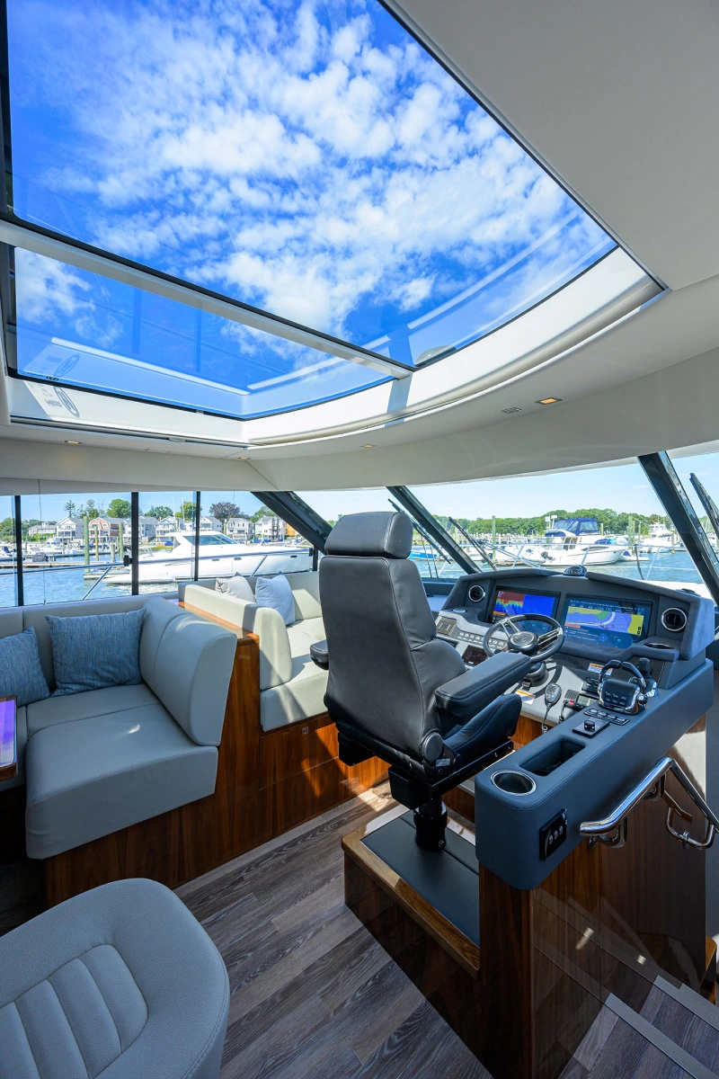 2023 Riviera 5400 Sport Yacht