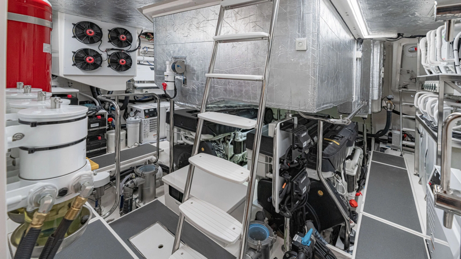 6200 SPORT YACHT 62ft Riviera Yacht For Sale