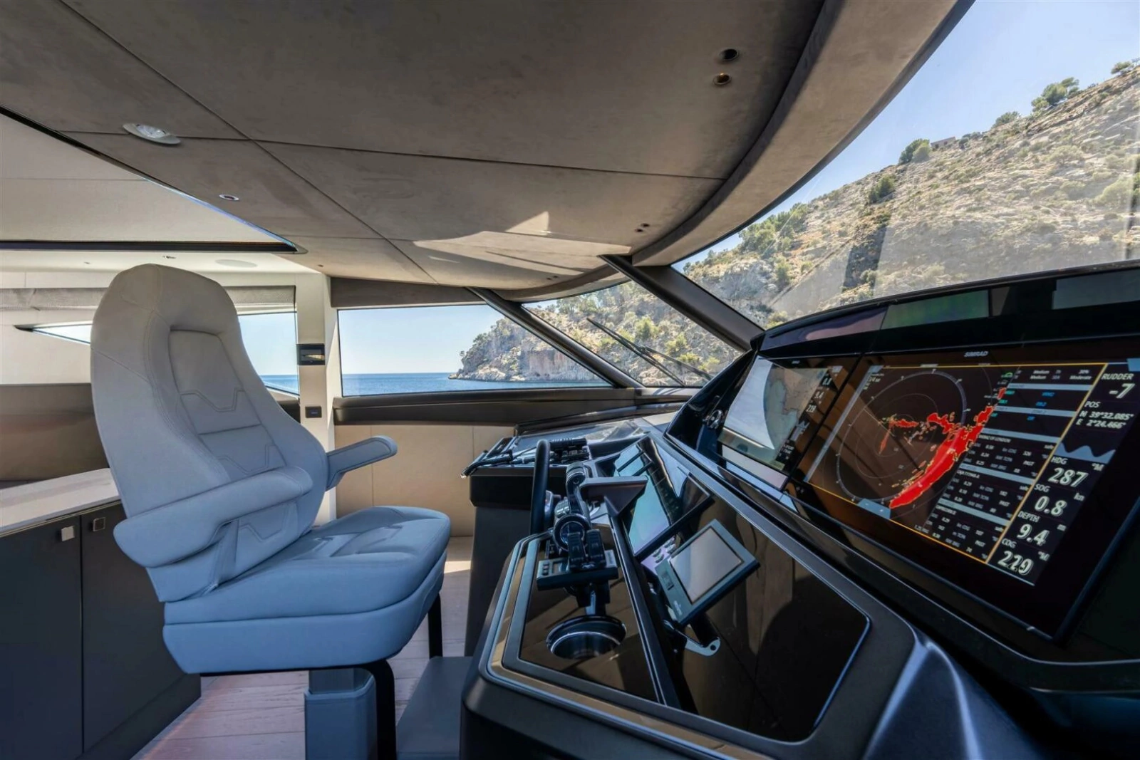 90 OCEAN ENCLOSED 90ft Sunseeker Yacht For Sale