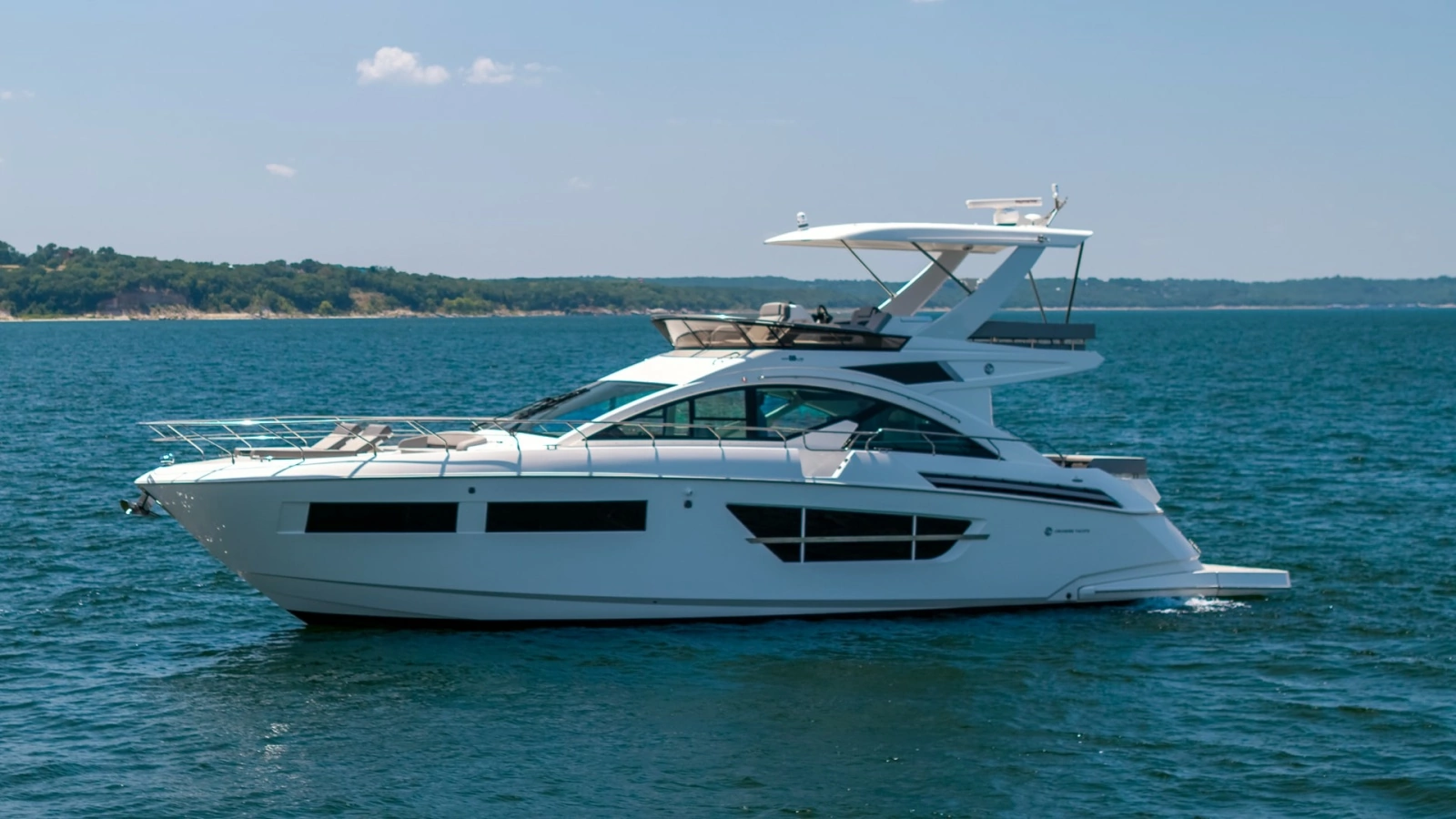 Side Profile of 2020 Cruisers 60 Cantius