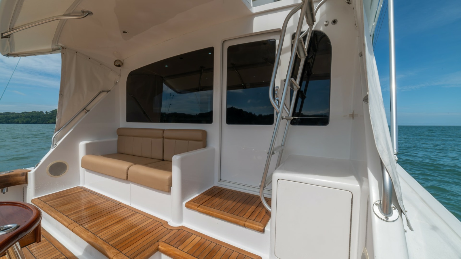 Cockpit with Seating Area 2002 Viking 61 Convertible
