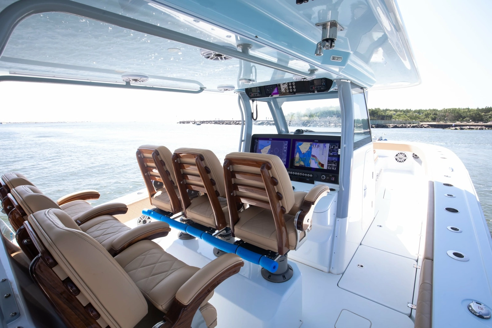 2025 Freeman 43 Center Console