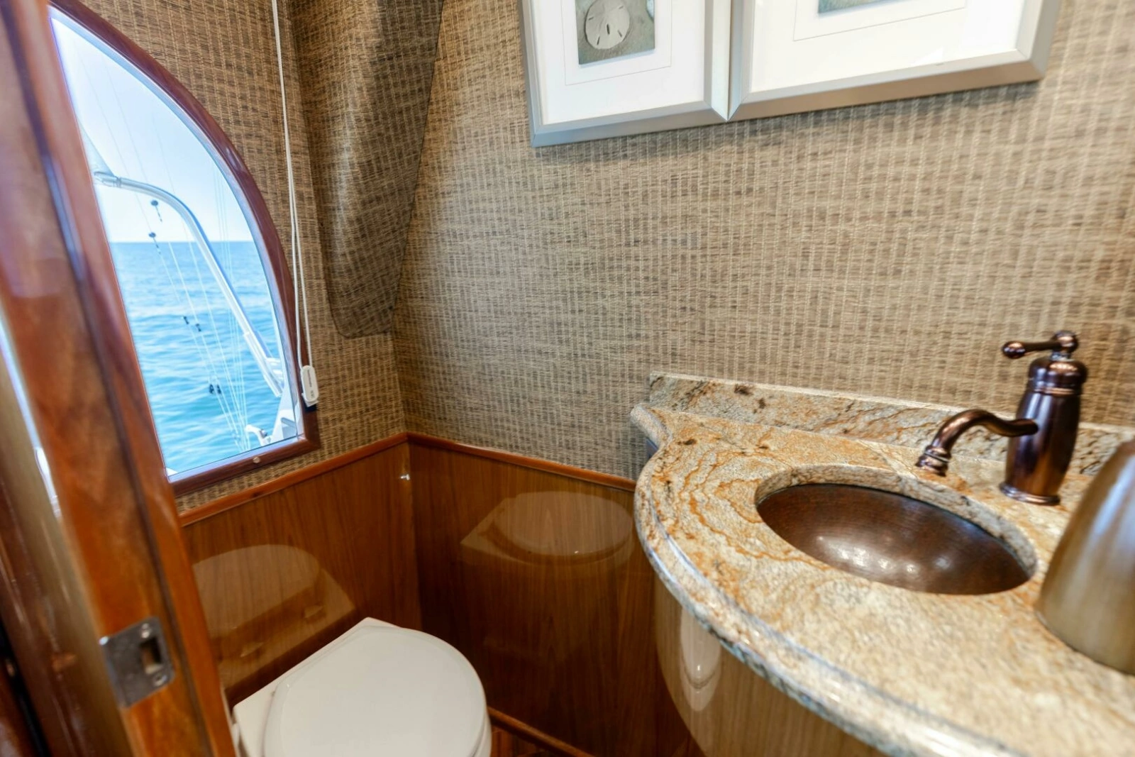 2013 Viking 76 Convertible photo 15
