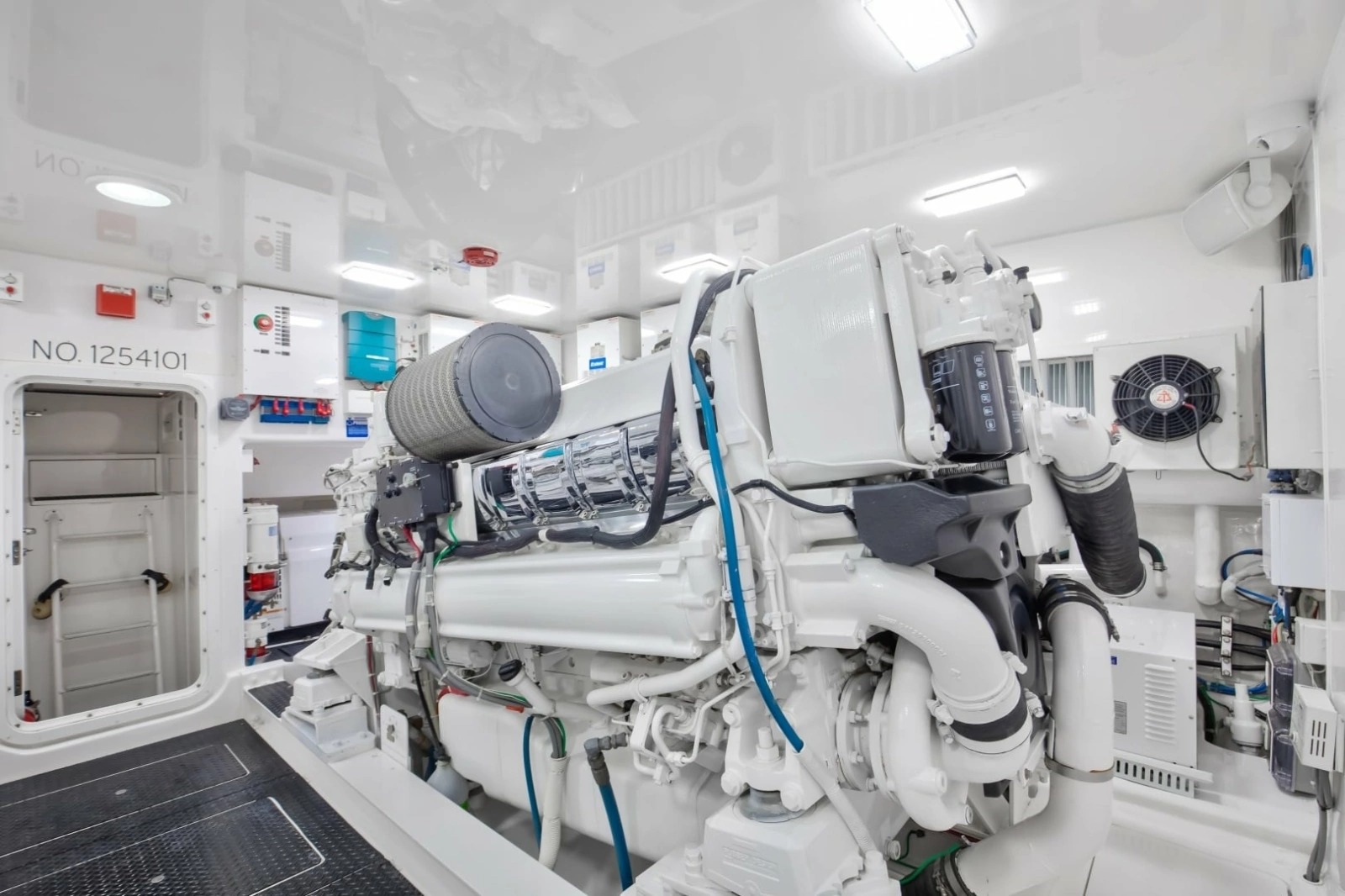 Viking 82 - Done Deal - Engine Room