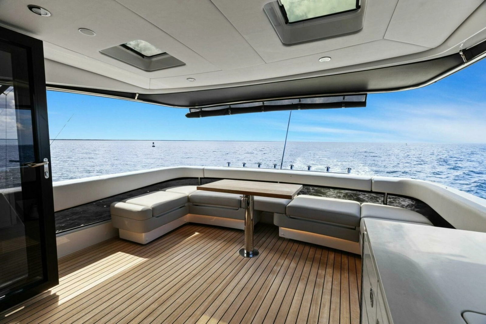 2025 Maritimo M600 - Aft Deck Seating 