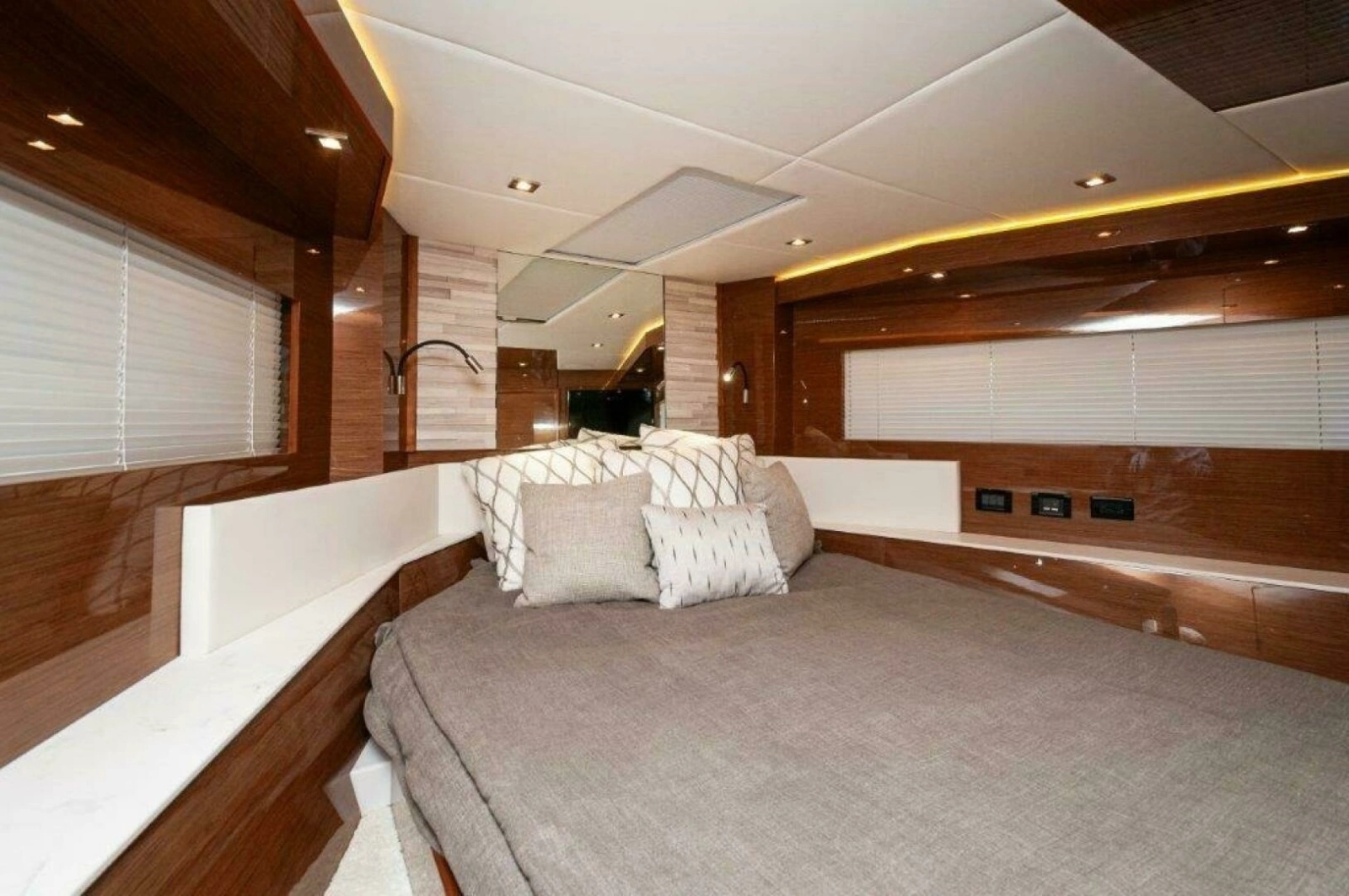 2020 Cruisers Yachts- HARPER BELL- VIP SR