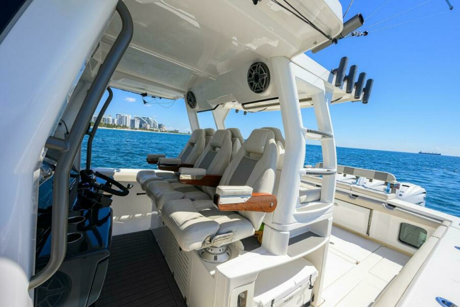 Solace 41 Helm Seating