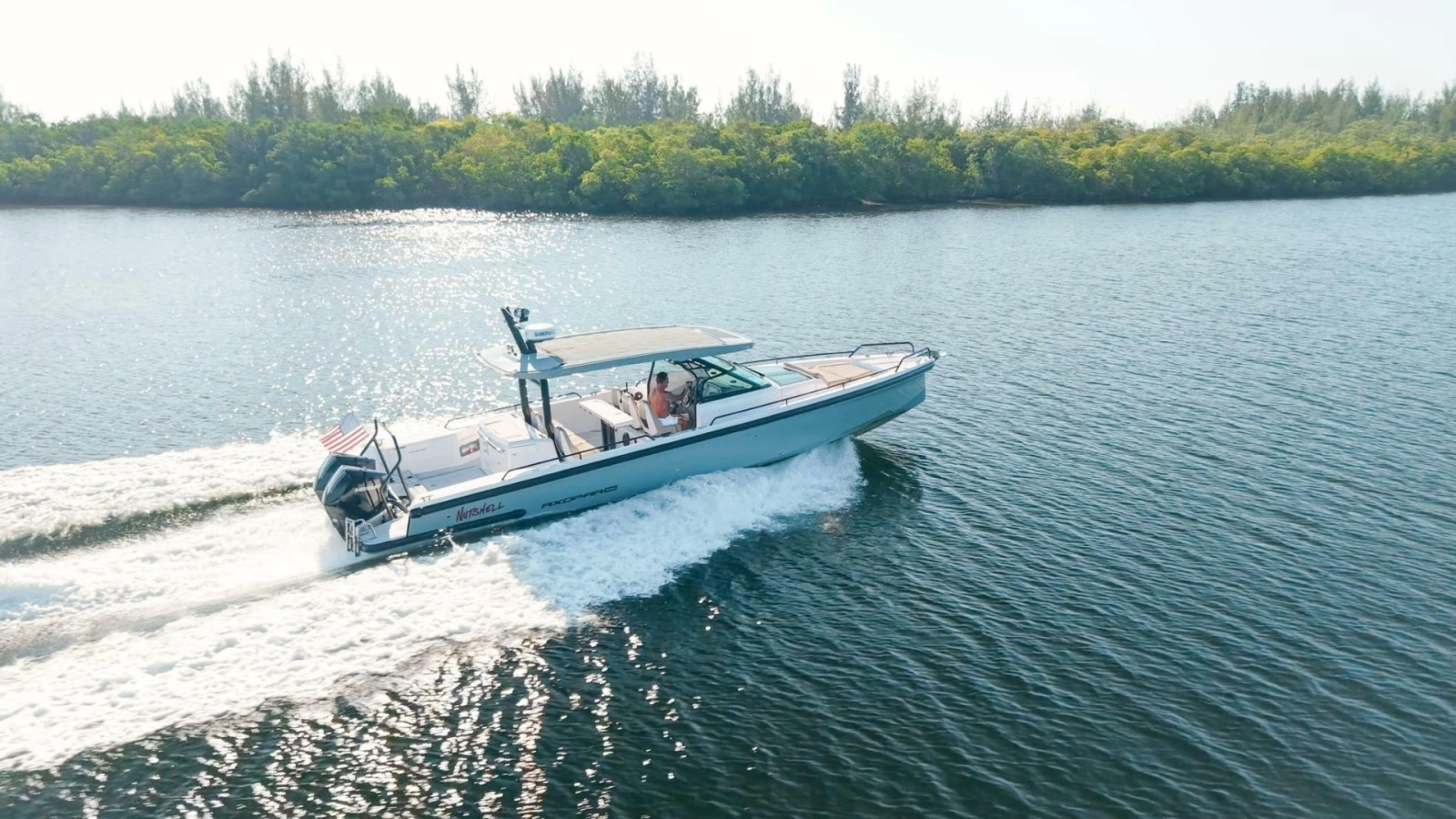 Axopar 37 - Exterior Profile