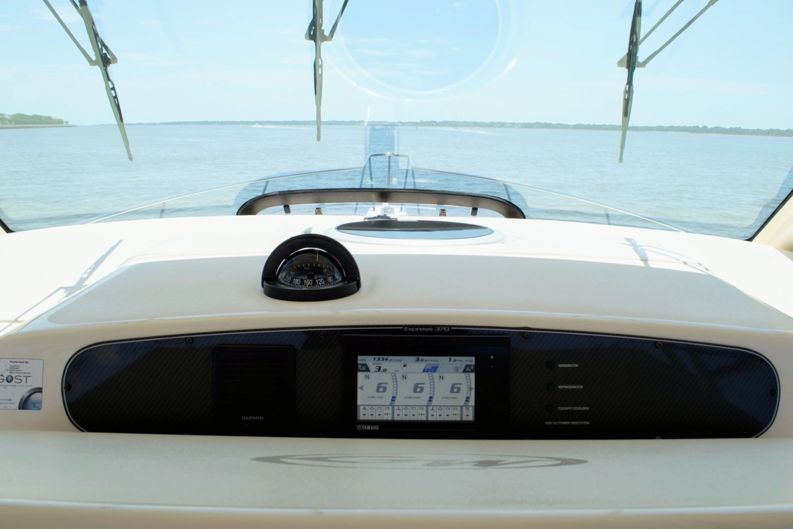 Grady White 37 - TRIPLE NET - Helm Station