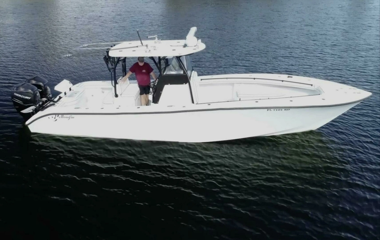 2017 Yellowfin 32 Center Console - Profile