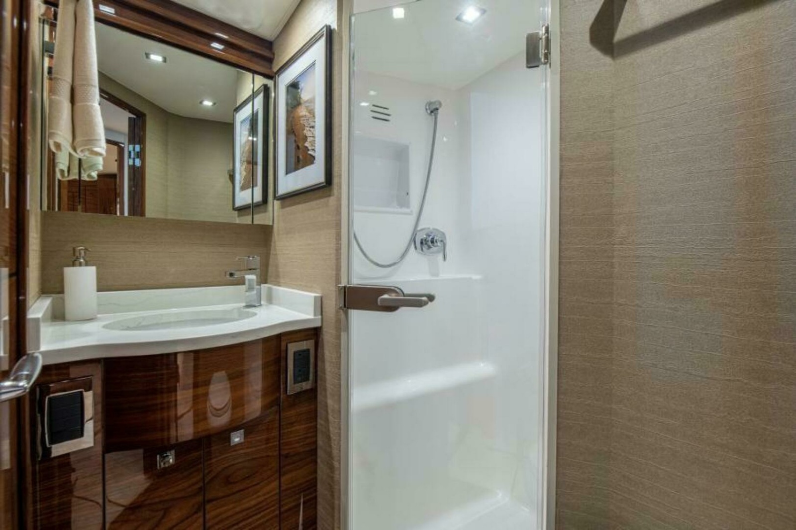 Luxurious Ensuite Bathroom