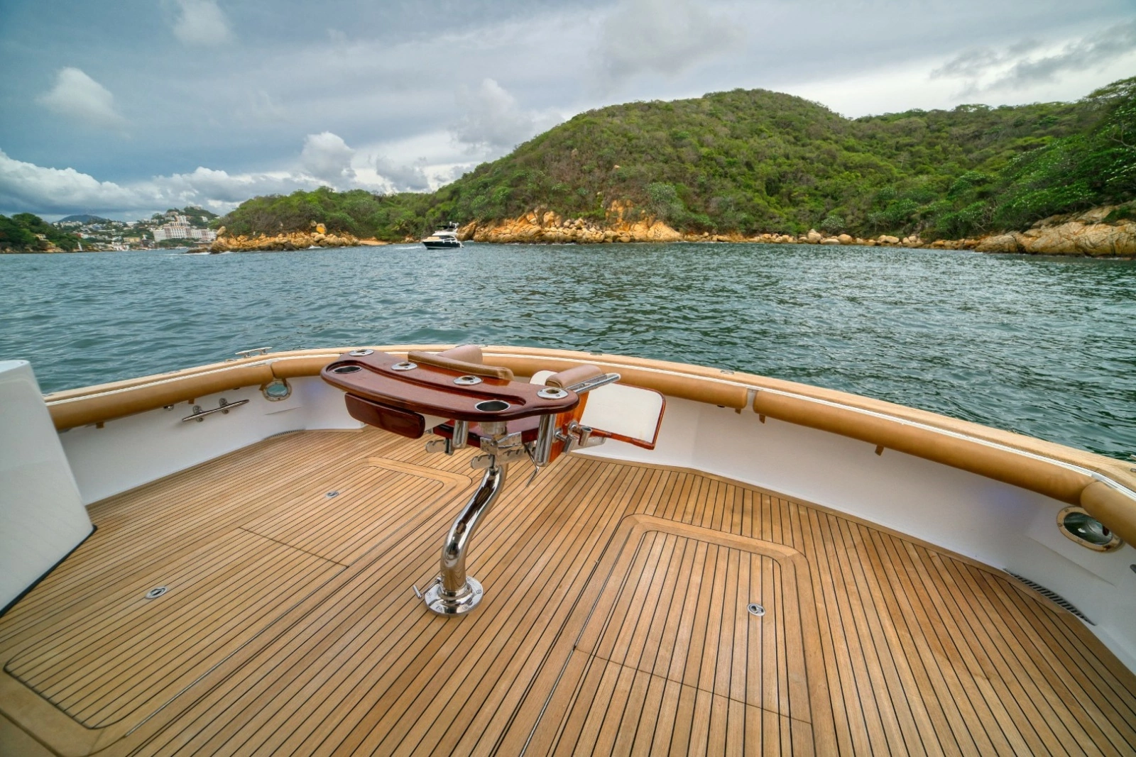 2005 Hatteras 68 Convertible - Cockpit