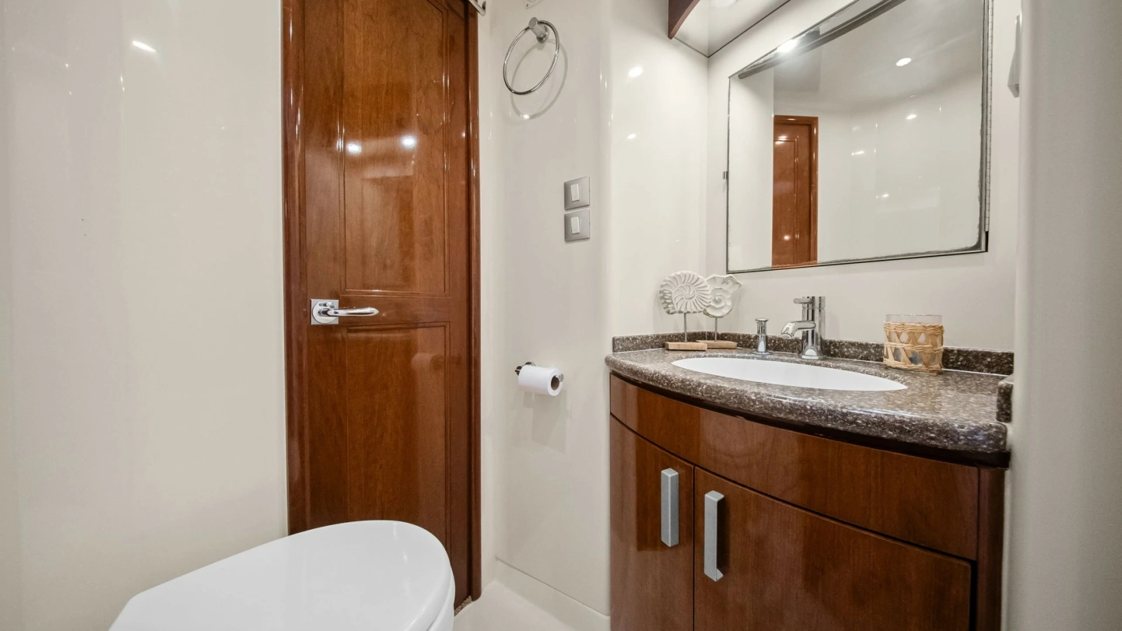 2008 Carver 56 Voyager