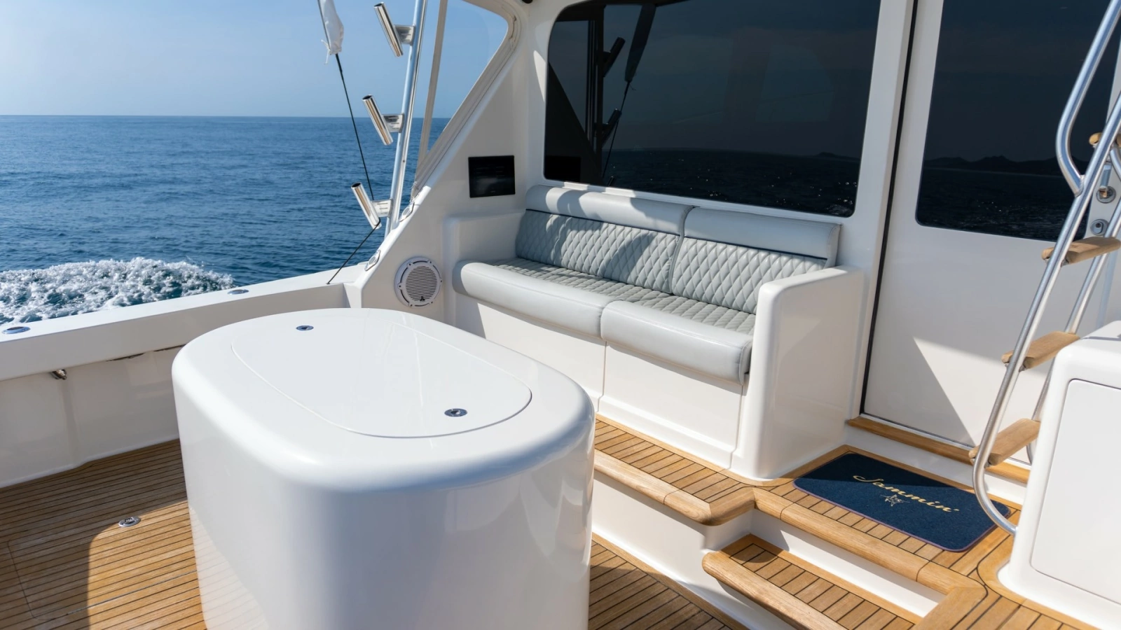 2009 Viking 50 Convertible "Jammin" - Cockpit Seating Area with Tackle Center