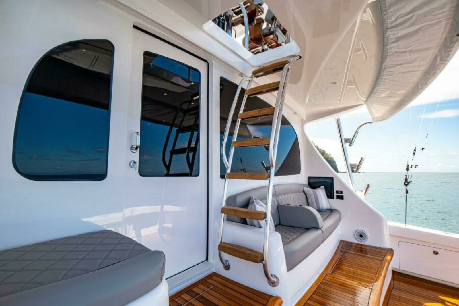 Flybridge Access and Aft Deck Seating