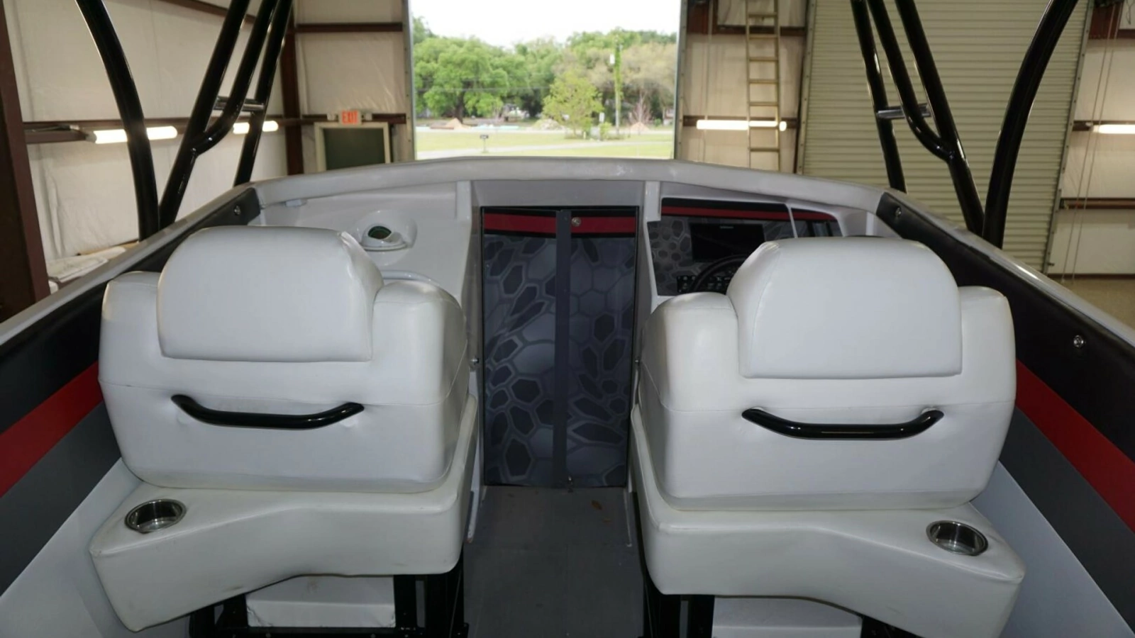 1998 32 Active Thunder 32 CC Ms. Rita Helm Seating (3)