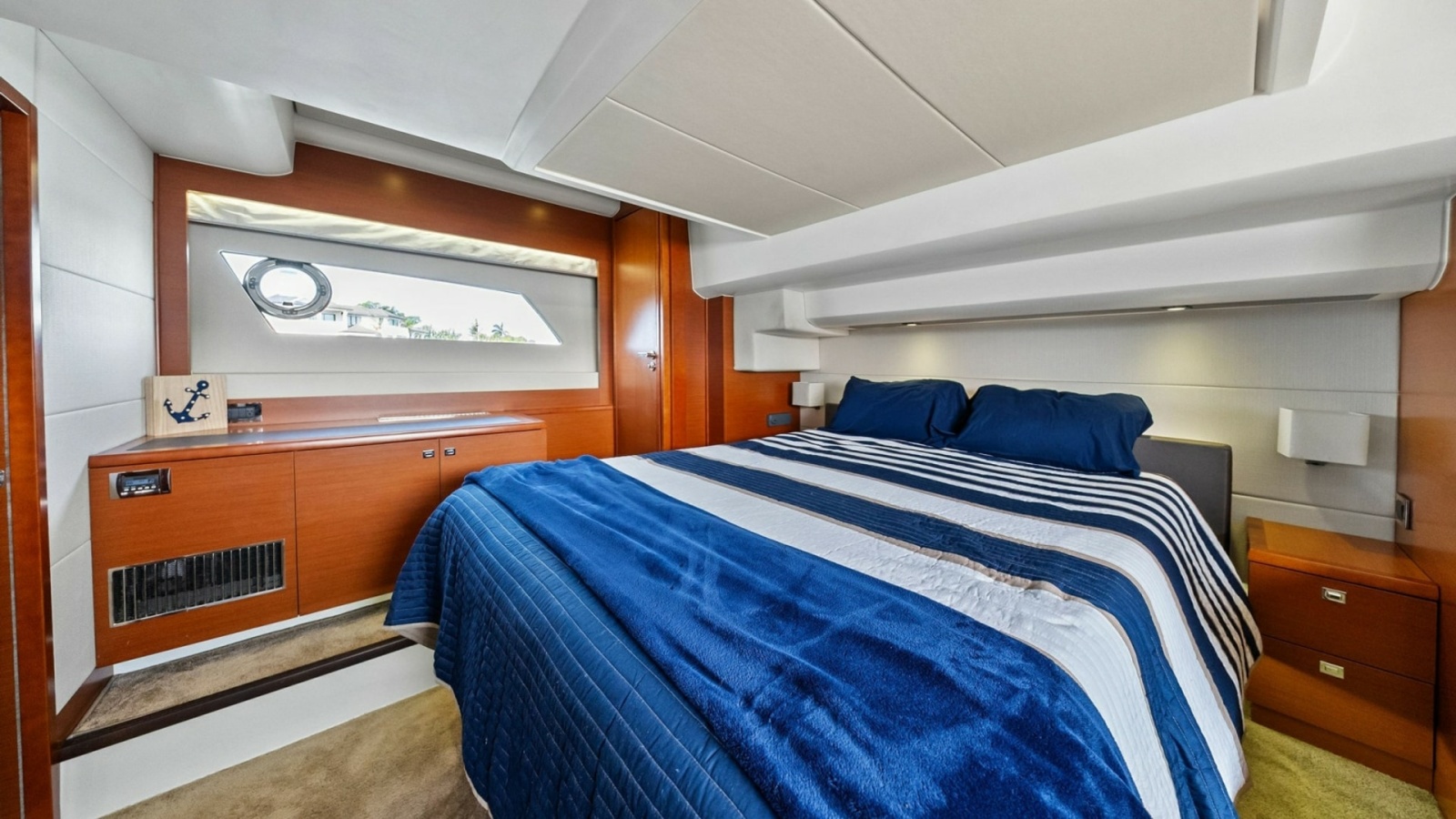 Legacy Yacht Photos Pics 