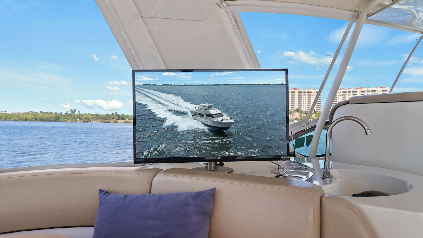 2008 Carver 56 Voyager